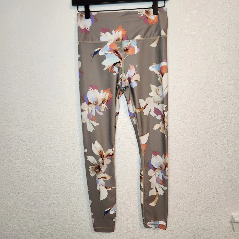 Athleta Elation Paradise 7/8 Leggings Womens S Gray White Floral High Rise Logo - Picture 1 of 15